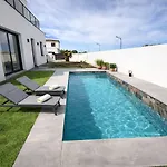 فيلة Zinga - Piscine, Jardin & Calme Absolu *