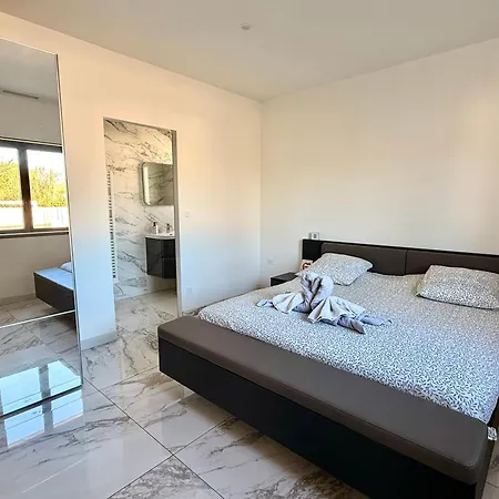 فيلة Zinga - Piscine, Jardin & Calme Absolu *